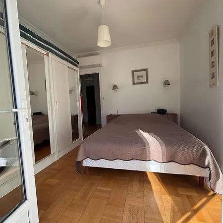 Grande A Pour 10 Pers. Avec Terrasse Et Jardin - Fr-1-494-212 * Royan