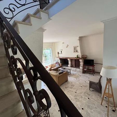 Grande A Pour 10 Pers. Avec Terrasse Et Jardin - Fr-1-494-212